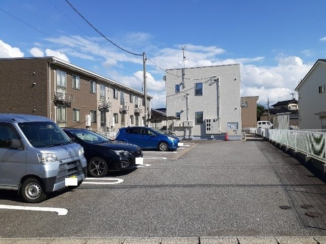 オルタ　フルールの駐車場