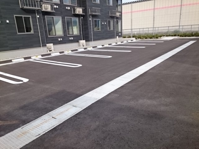 ヴィラージュＳ　Ⅱの駐車場