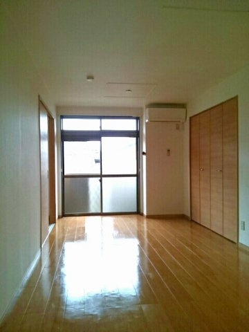 ビューレンゲＢの居間・リビング