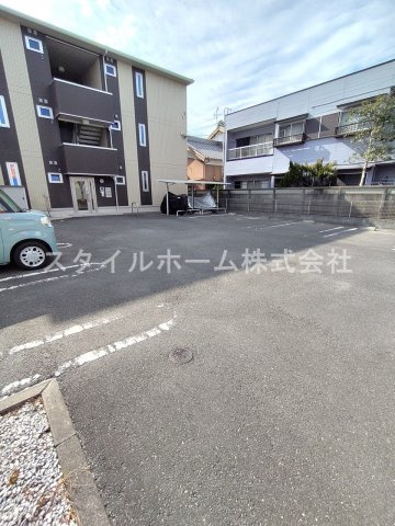 Ｄ－ｒｏｏｍ向山の駐車場