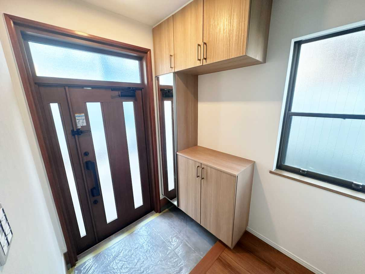 松戸市松戸戸建の玄関