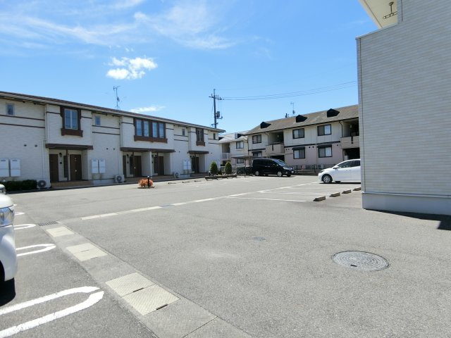 アムール・クロワール　Ｂの駐車場