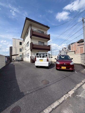 リアル神山の駐車場