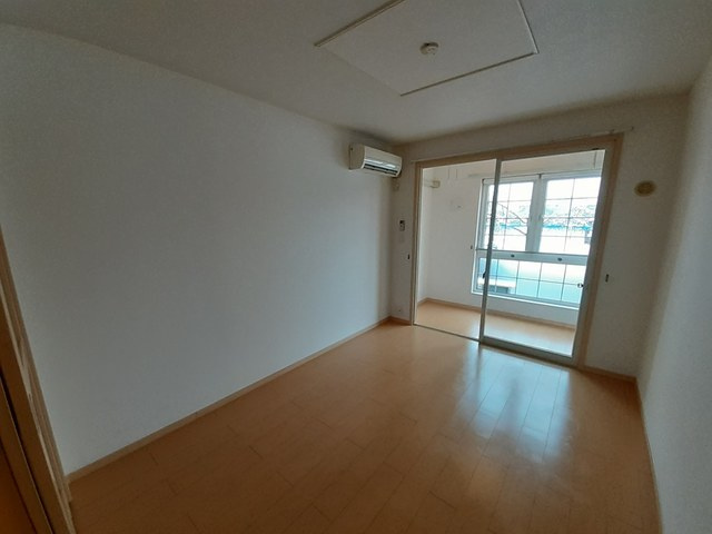 ウィスティリア　パディ弐番館の居間・リビング|居室・リビング