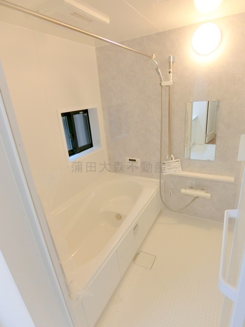 Kolet蒲田南＃20の浴室|窓と追焚+浴室乾燥機付きのお風呂　バスルーム