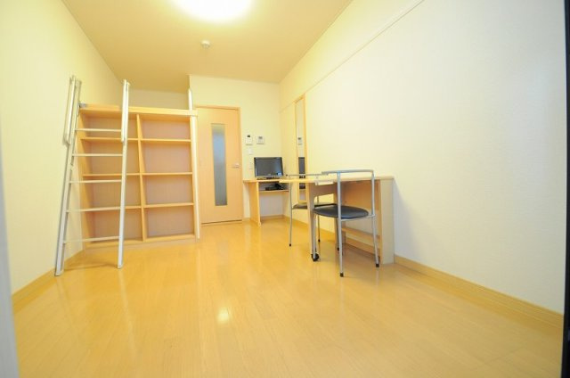 レオパレス南観音町の居間・リビング|ゆったり過ごせる居間です