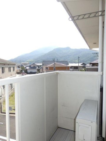 フィオーレⅡのバルコニー|暖かな日差しのふりそそぐバルコニー