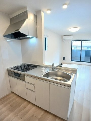 ヒルサイド・ヴィラＭ　Ａのキッチン|お料理しやすいキッチンです