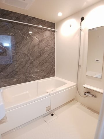 ヒルサイド・ヴィラＭ　Ａの浴室|コンパクトで使いやすいお風呂です