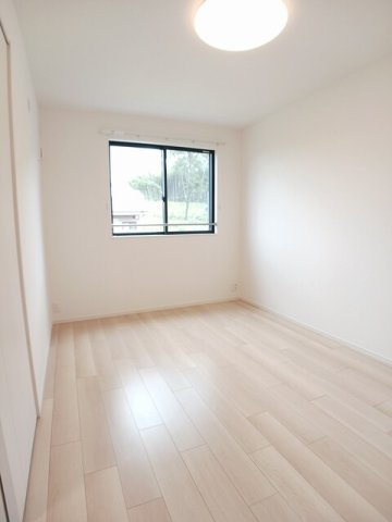 ヒルサイド・ヴィラＭ　Ａの内装|明るい色調の室内です