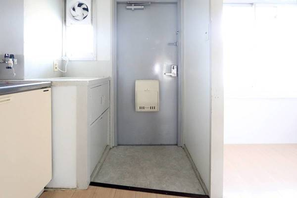 ビレッジハウス下更地2号棟の玄関|ビレッジハウスの同一物件・同一タイプの間取りの写真です