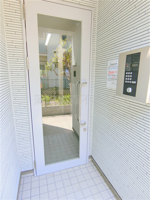 ピリカフォレストのその他共用部分|オートロック付きのエントランス