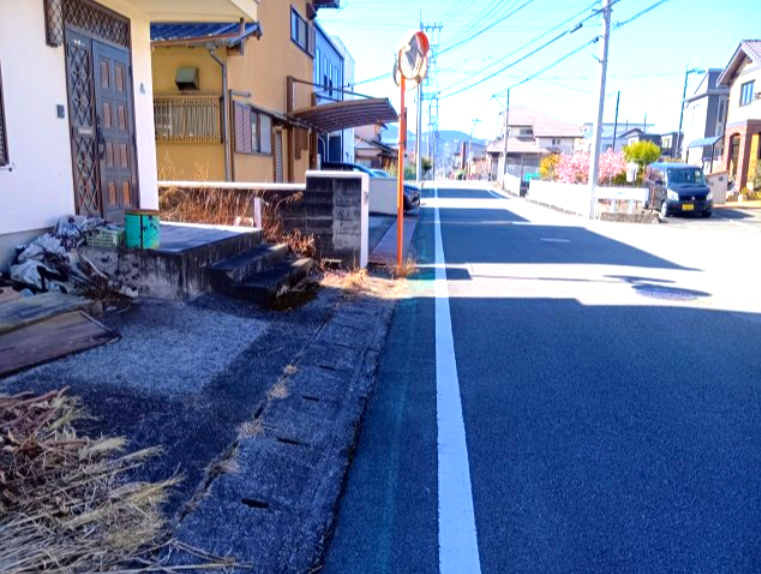 売土地　富士市横割4丁目の周辺|車で5分圏内に郵便局や銀行、ドラッグストアもあります。
利便性が良く、生活しやすいですね。