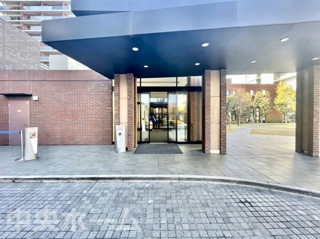 シティテラス東陽町のエントランス|【エントランス】マンションのエントランスは、その物件の印象を決める、顔とも言える場所です。毎日通る場所ですからきれいなのが一番です。エントランス内はオートロックですので暮らしの安全も確保されています。