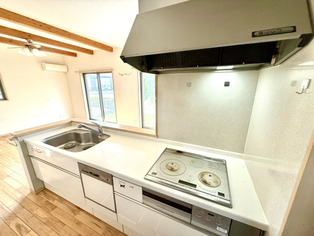 日進市浅田町上納戸建のキッチン
