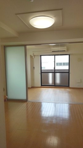 サニーブローテ住吉Ⅱの居間・リビング