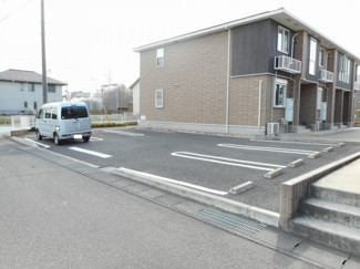 【駐車場】 | ヴィラ・ラフレシールＡ | 駐車場に車を止められます