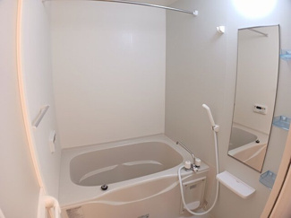 【浴室】 | ヴィラ・ラフレシールＡ | ゆったり過ごせるお風呂です