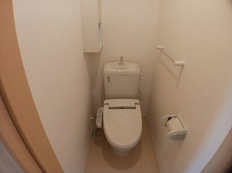 【トイレ】 | ヴィラ・ラフレシールＡ | ゆったりとした空間のトイレです