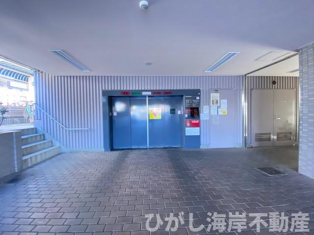 パストラルハイム湘南太平台Ⅱの駐車場|共有部分　駐車場入り口