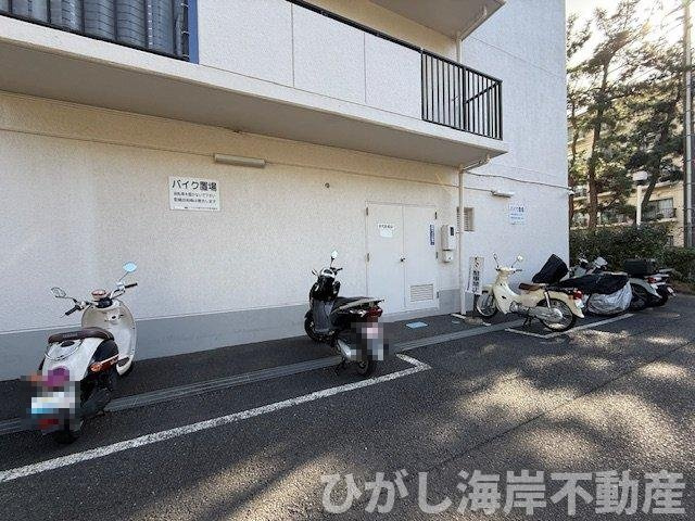 パレ平塚すみれ平壱番館の駐車場|敷地内バイク置場