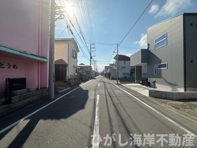 平塚市豊原町　新築戸建　全２棟の前面道路含む現地写真|3月19日撮影　建築中　現地外観
