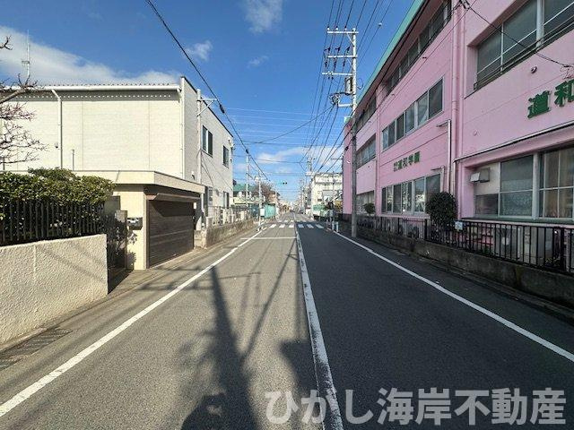 平塚市豊原町　新築戸建　全２棟の前面道路含む現地写真|3月19日撮影　建築中　現地外観