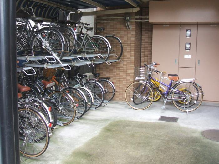 駐輪スペースもあるので、自転車通学や通勤の方も安心ですね♪