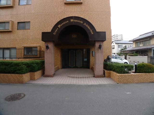 小学校まで徒歩約４分で、子育て世代にも嬉しい立地です♪