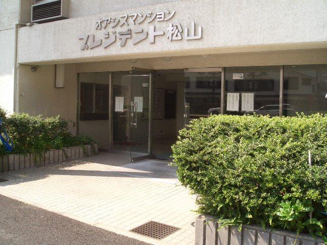 敷地内に緑があり、植栽の連なりが作り出す美しい景観を演出しております♪季節をより感じれますね♪