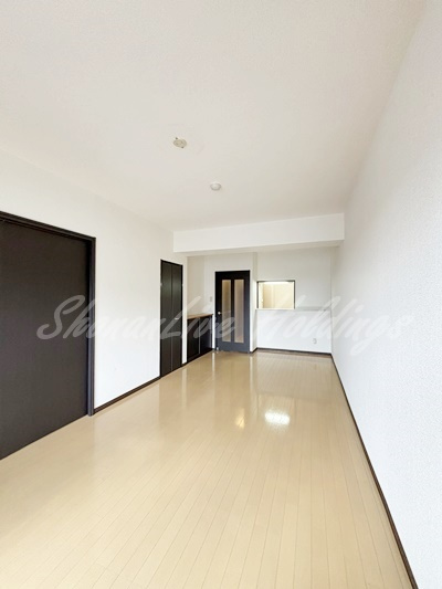 横浜市戸塚区品濃町の賃貸マンションの居間・リビング