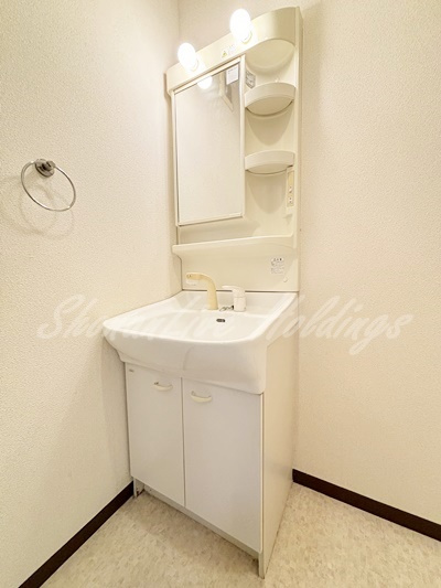 横浜市戸塚区品濃町の賃貸マンションの洗面所|明るい洗面所です