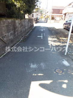 【前面道路含む現地写真】