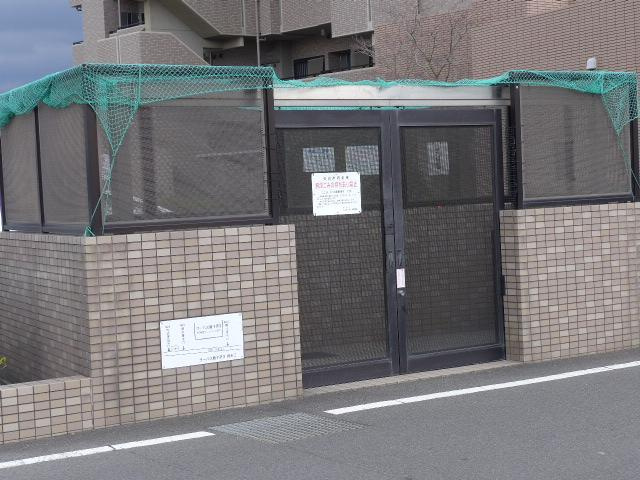 マンションには専用のゴミ捨て場を完備♪日々のゴミ出しもスムーズで、快適な暮らしを♪