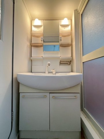 上高丸厚生年金住住宅の洗面所