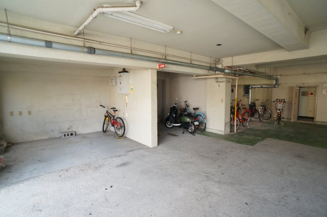 ハピネスハイツの駐車場