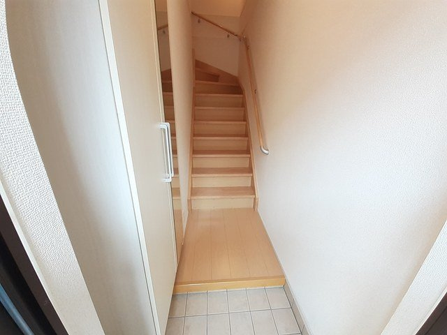 サンライト宗像ⅡＡの玄関|収納もある玄関です