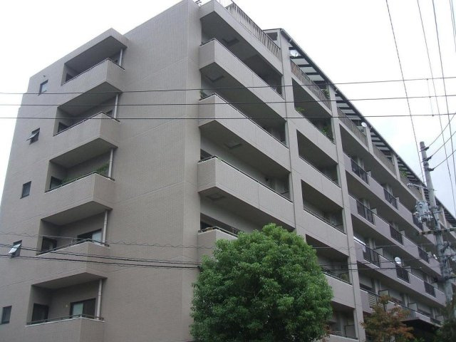 小学校や大学・道後方面へのアクセス良好な立地♪近隣は住宅街です♪子育て世代にもオススメな立地♪