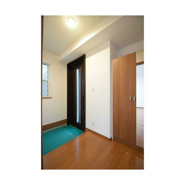 フォレストメゾン上六名A棟の玄関