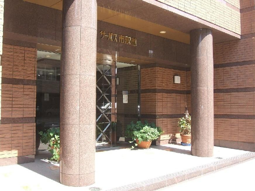 伊予鉄高島屋まで徒歩約４分♪日常品から贈答品までの幅広い品ぞろえのある百貨店です♪