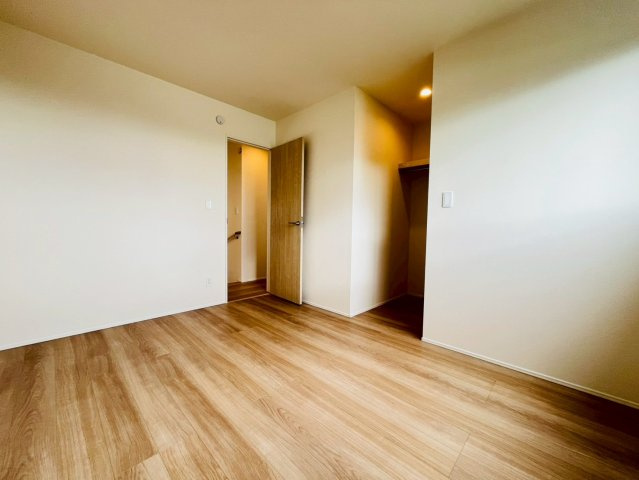 ★★南城市玉城糸数４期全２棟－2号棟の洋室