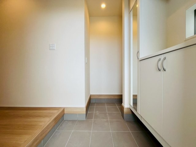 ★★南城市玉城糸数４期全２棟－2号棟の玄関