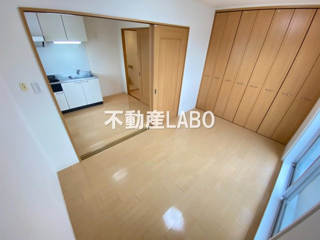 エスカーサ大阪阿倍野パークビューの居間・リビング