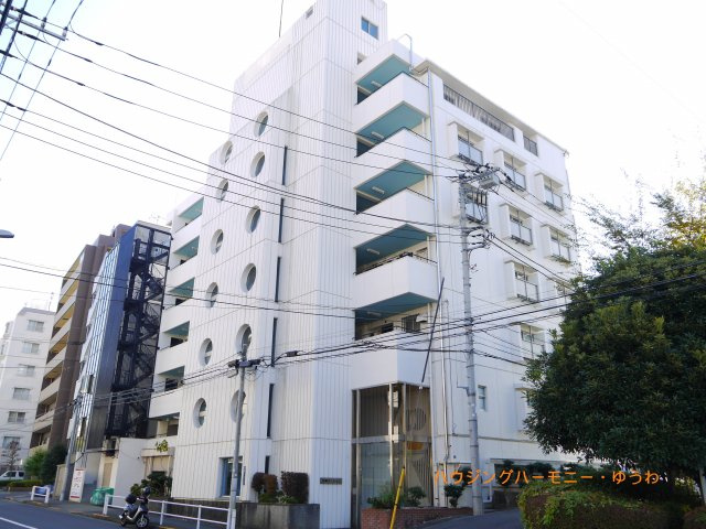 【外観】 | 加賀マンション | 住む人を映し出す洗練された佇まいは、いつまでも輝き続けながらいつしか街の風景に溶け込んでいきます。