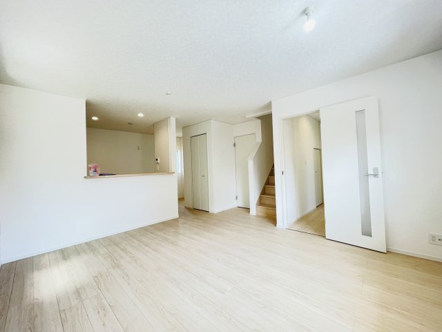 岡崎市上地町第8　新築分譲住宅　全2棟　2号棟の居間・リビング|家族団らんできるくつろぎのリビングルーム。