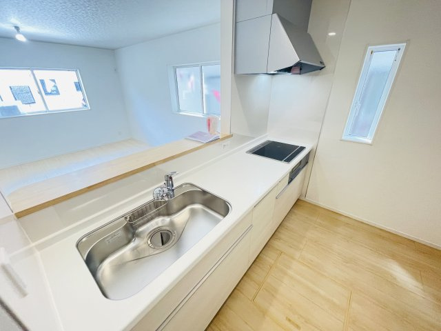 岡崎市上地町第8　新築分譲住宅　全2棟　2号棟のキッチン|浄水器一体型水栓です。