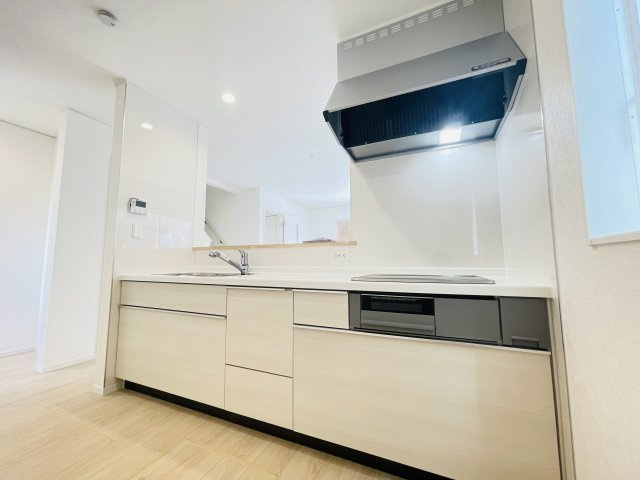 岡崎市上地町第8　新築分譲住宅　全2棟　2号棟のキッチン|使い勝手の良いシステムキッチン。