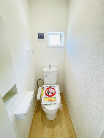 岡崎市上地町第8　新築分譲住宅　全2棟　2号棟のトイレ|1階、2階とも温水洗浄機能付きトイレです。