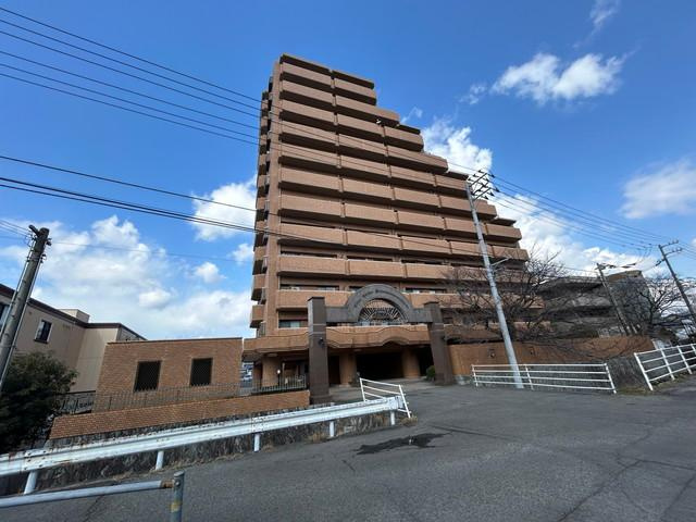 松山市紅葉町にあります、1990年築12階建てのマンションです♪