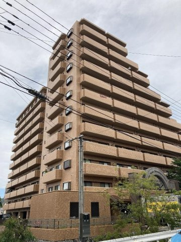 近隣のバス停まで徒歩約２分♪松山市駅方面や伊台方面へアクセスしやすい路線です♪